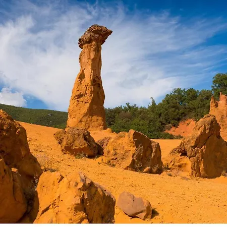 Les Rosiers Apartment *